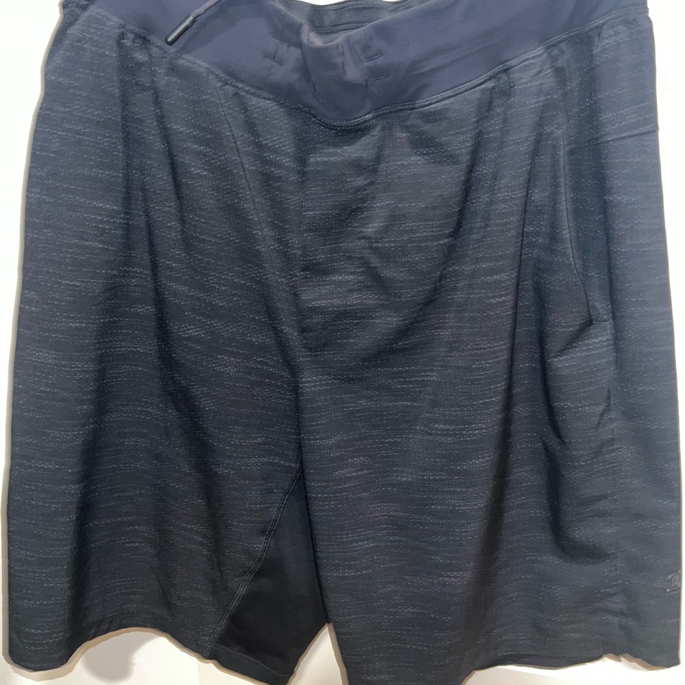 Men’s Lululemon T.H.E Short 9” inseam Size M Linerless